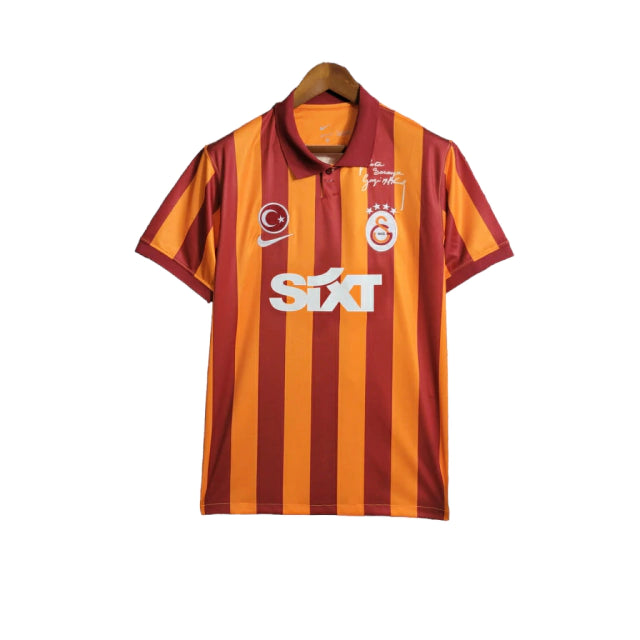 Camisa Galatasaray Edição Especial Aniversario 100 anos da republica Turca 23-24 Torcedor Nike Masculina - Detalhes em laranja e vermelho e o símbolo da Turquia