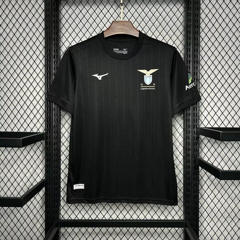 Camisa Lazio 50ª Edição Campeão 24/25 - Torcedor Mizuno Masculina - Preta