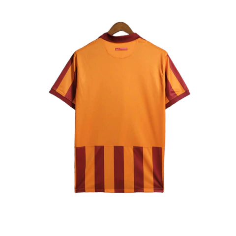 Camisa Galatasaray Edição Especial Aniversario 100 anos da republica Turca 23-24 Torcedor Nike Masculina - Detalhes em laranja e vermelho e o símbolo da Turquia