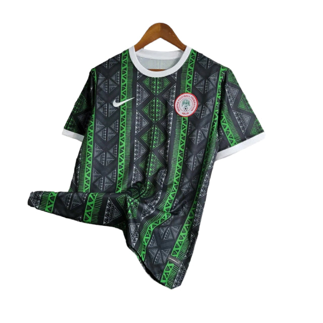 Camisa Seleção Nigéria Treino II 23/24 - Torcedor Nike Masculina - Verde com detalhes em preto e branco