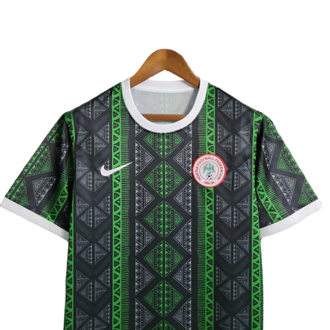 Camisa Seleção Nigéria Treino II 23/24 - Torcedor Nike Masculina - Verde com detalhes em preto e branco