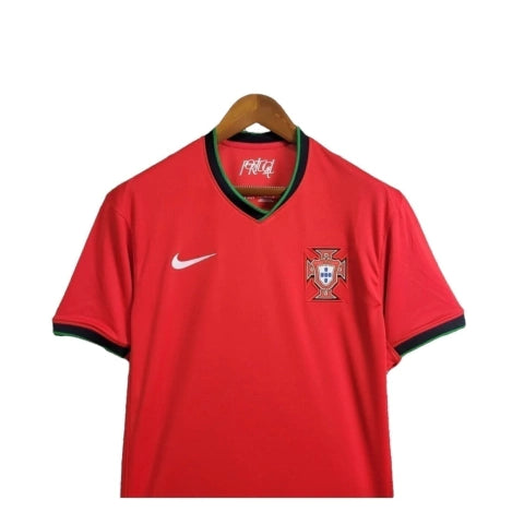 Camisa Seleção de Portugal I 24/25 - Torcedor Nike Masculina - Vermelha com detalhes em preto e verde