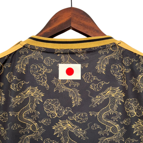 Camisa Seleção Japão Edição Especial 23/24 - Torcedor Adidas Masculina - Preta com detalhes em dourado e branco