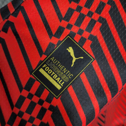 Camisa AC Milan 23/24 - Torcedor Puma Masculina - Preta com detalhes em vermelho