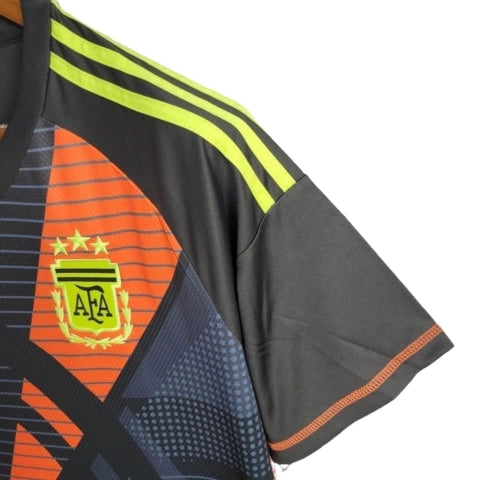 Camisa Seleção da Argentina Goleiro 24/25 - Torcedor Adidas Masculina - Preta com detalhes laranja e amarelo